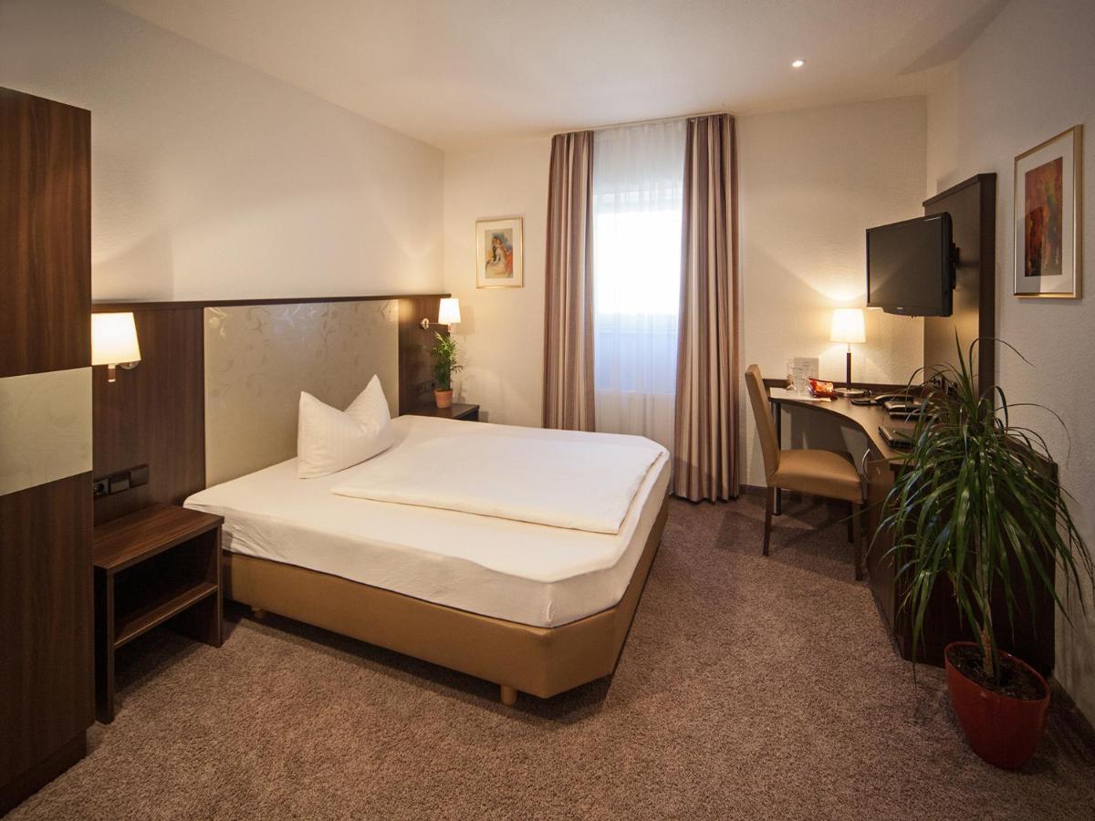 Hotel Engel Rheinmunster Номер фото